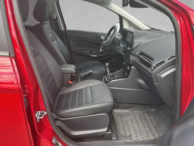 Ford EcoSport view 3