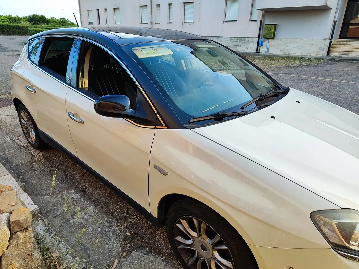 Lancia Delta 1.6 mjt Platino 120cv dpf Beżowy - 1