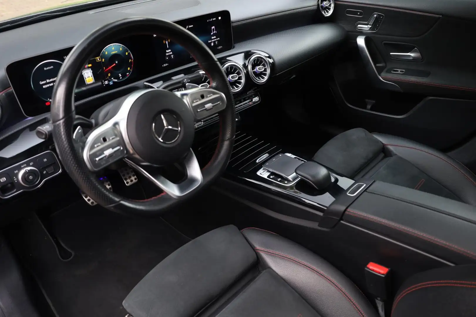 Mercedes-Benz A 220 Launch Edition Premium Plus Aut. | AMG-Pakket | Pa Grijs - 2