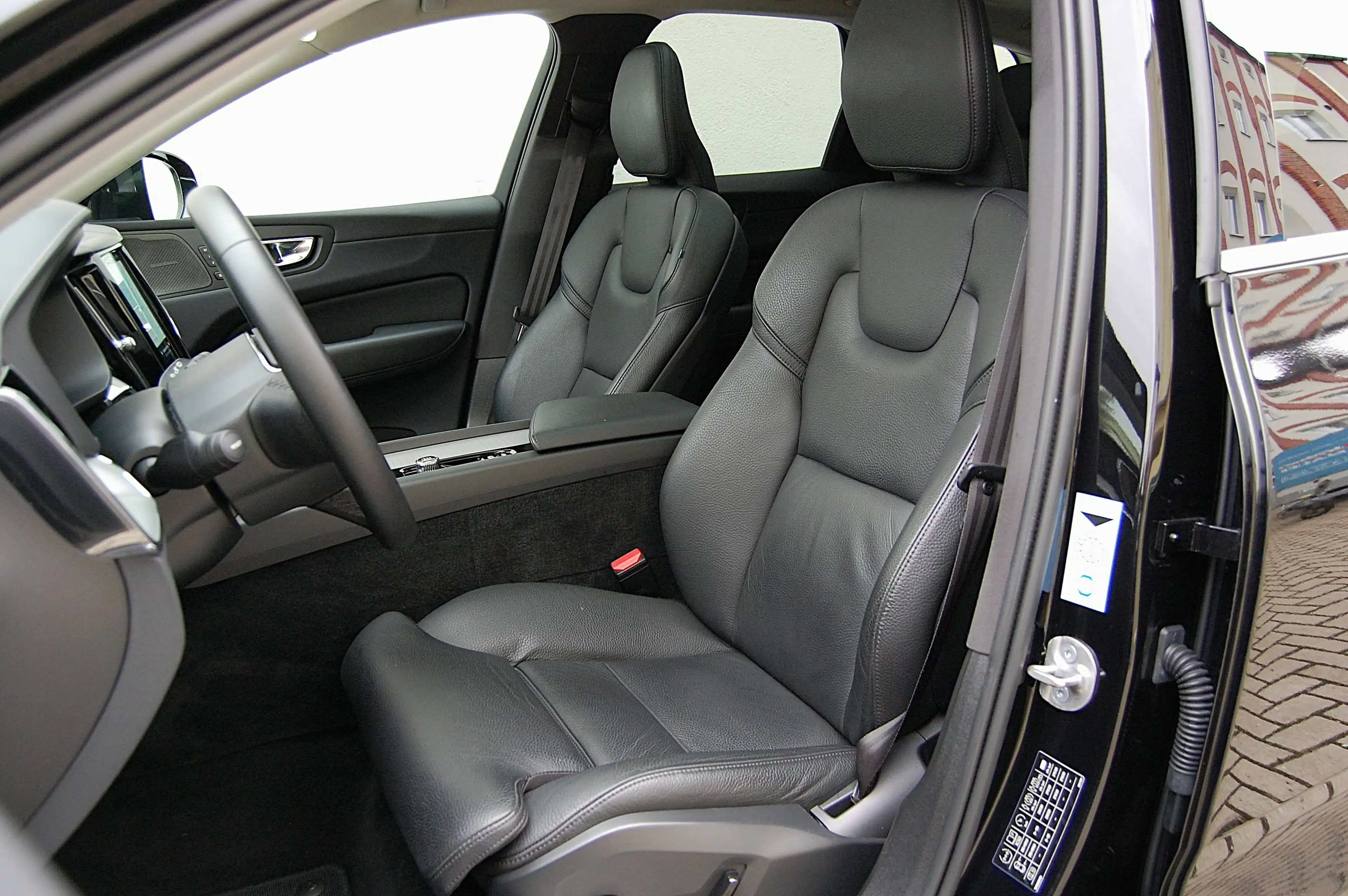 Volvo XC60 XC60 T6 Recharge AWD Core Leder Panoramadach — photo 10