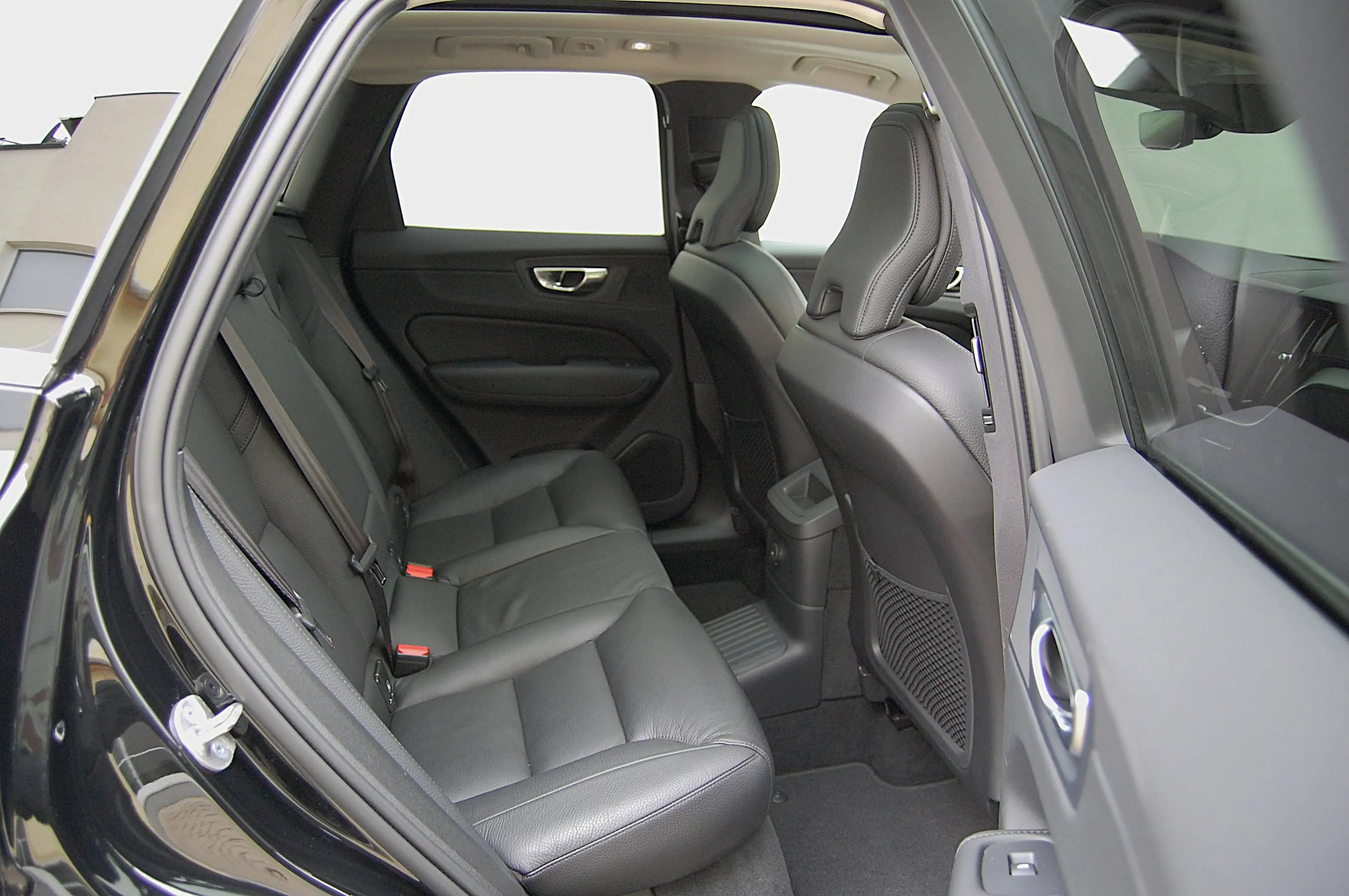 Volvo XC60 XC60 T6 Recharge AWD Core Leder Panoramadach — photo 8