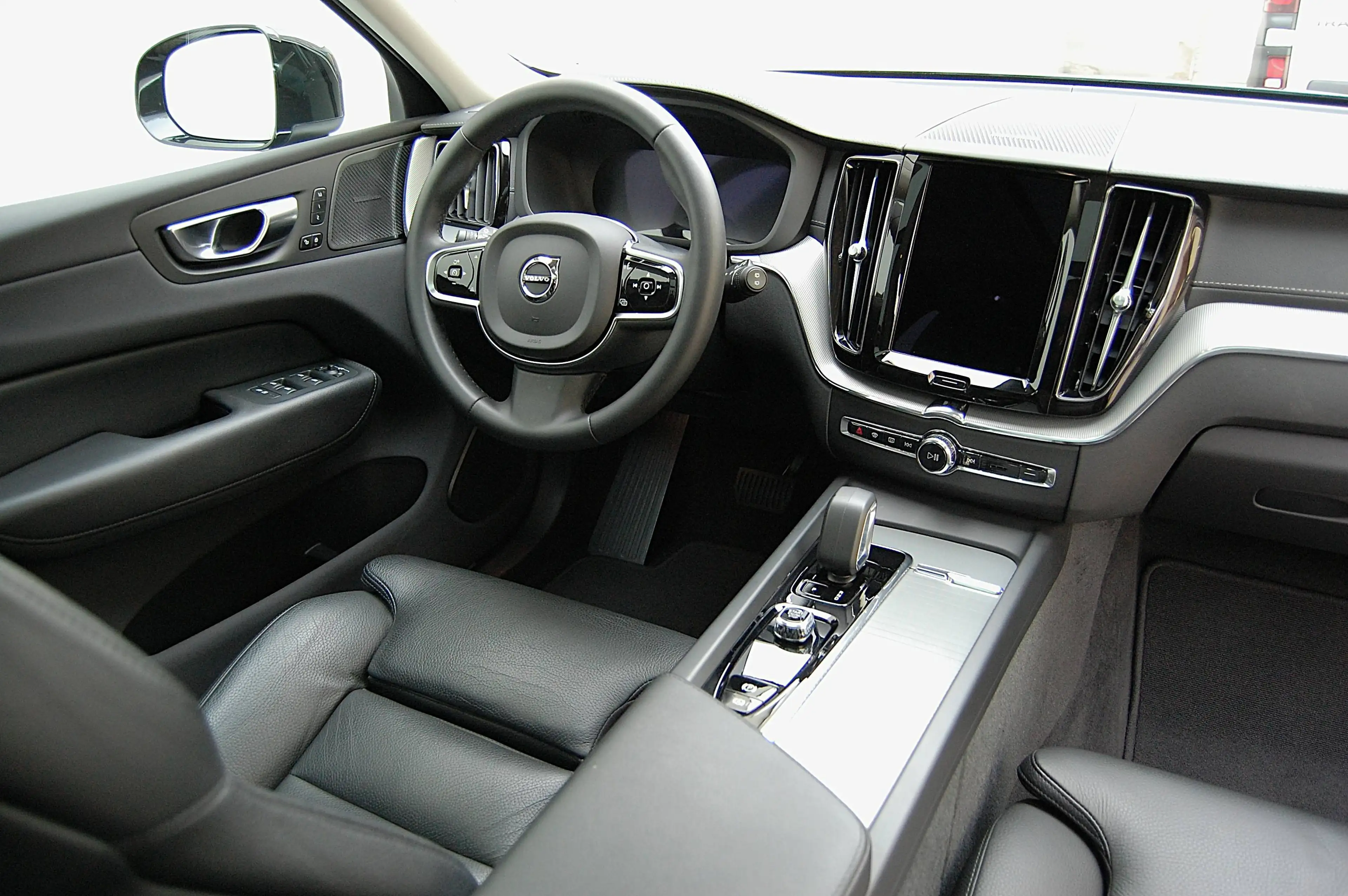 Volvo XC60 XC60 T6 Recharge AWD Core Leder Panoramadach — photo 5