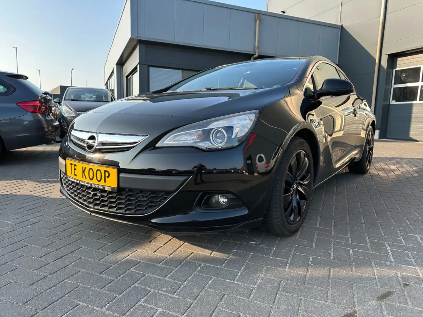 Opel Astra 1.4 T GTC Black Edition Clima Leder Trekhaak Zwart - 1