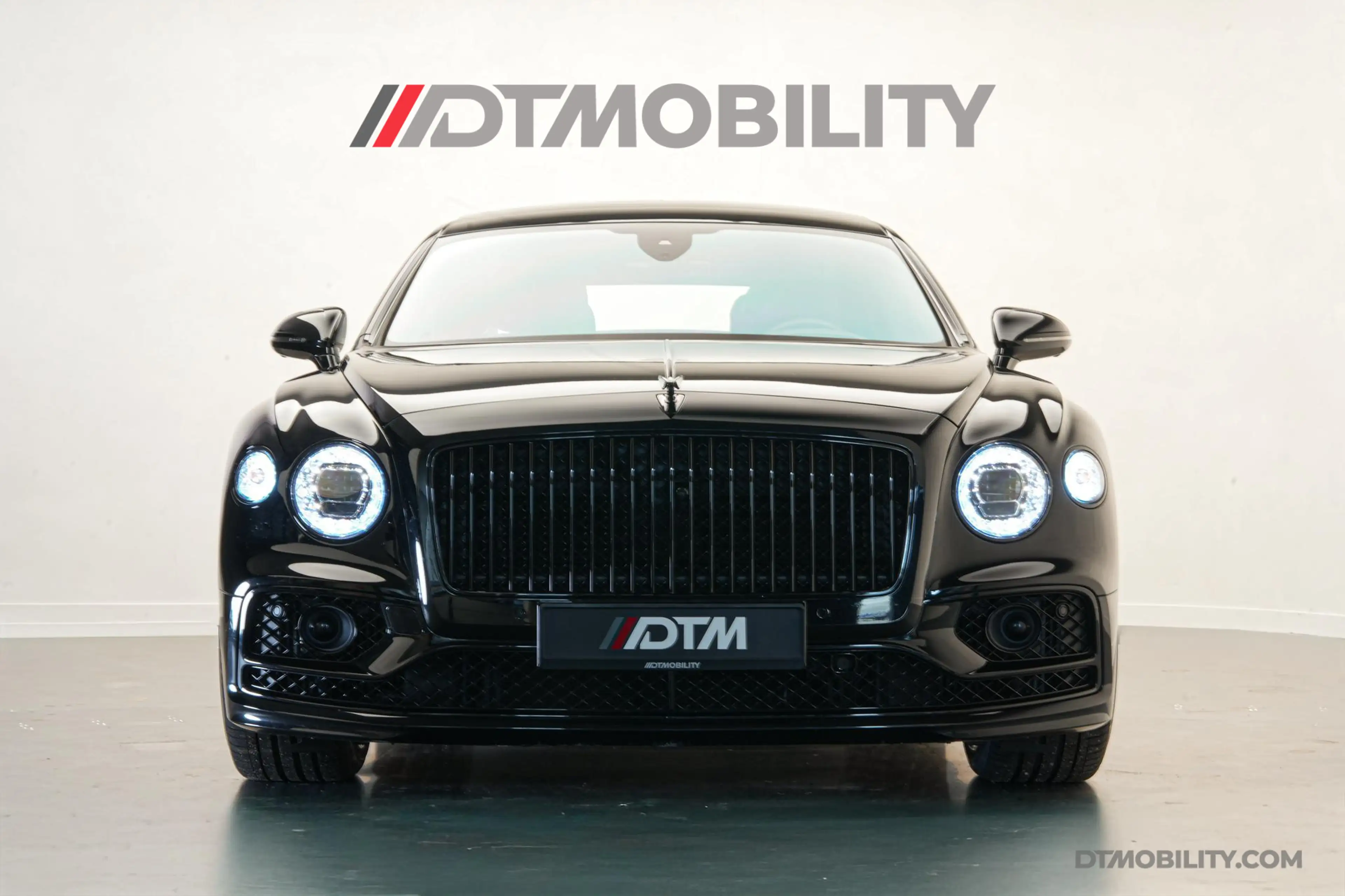 Bentley Flying Spur 6.0 W12 Mulliner | Black Line | Illuminated Flying — photo 15