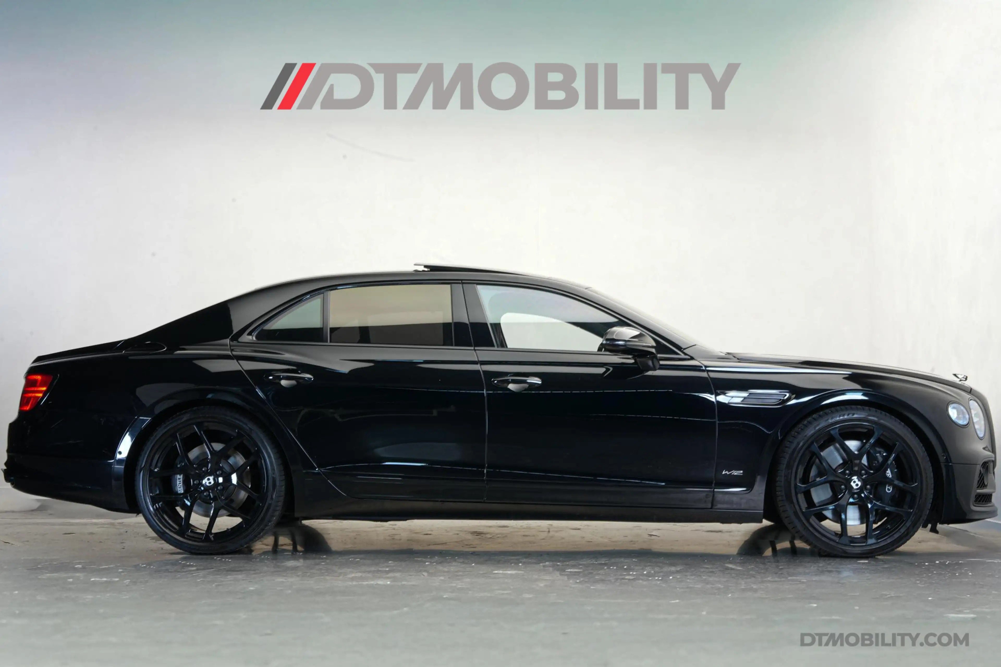 Bentley Flying Spur 6.0 W12 Mulliner | Black Line | Illuminated Flying — photo 12