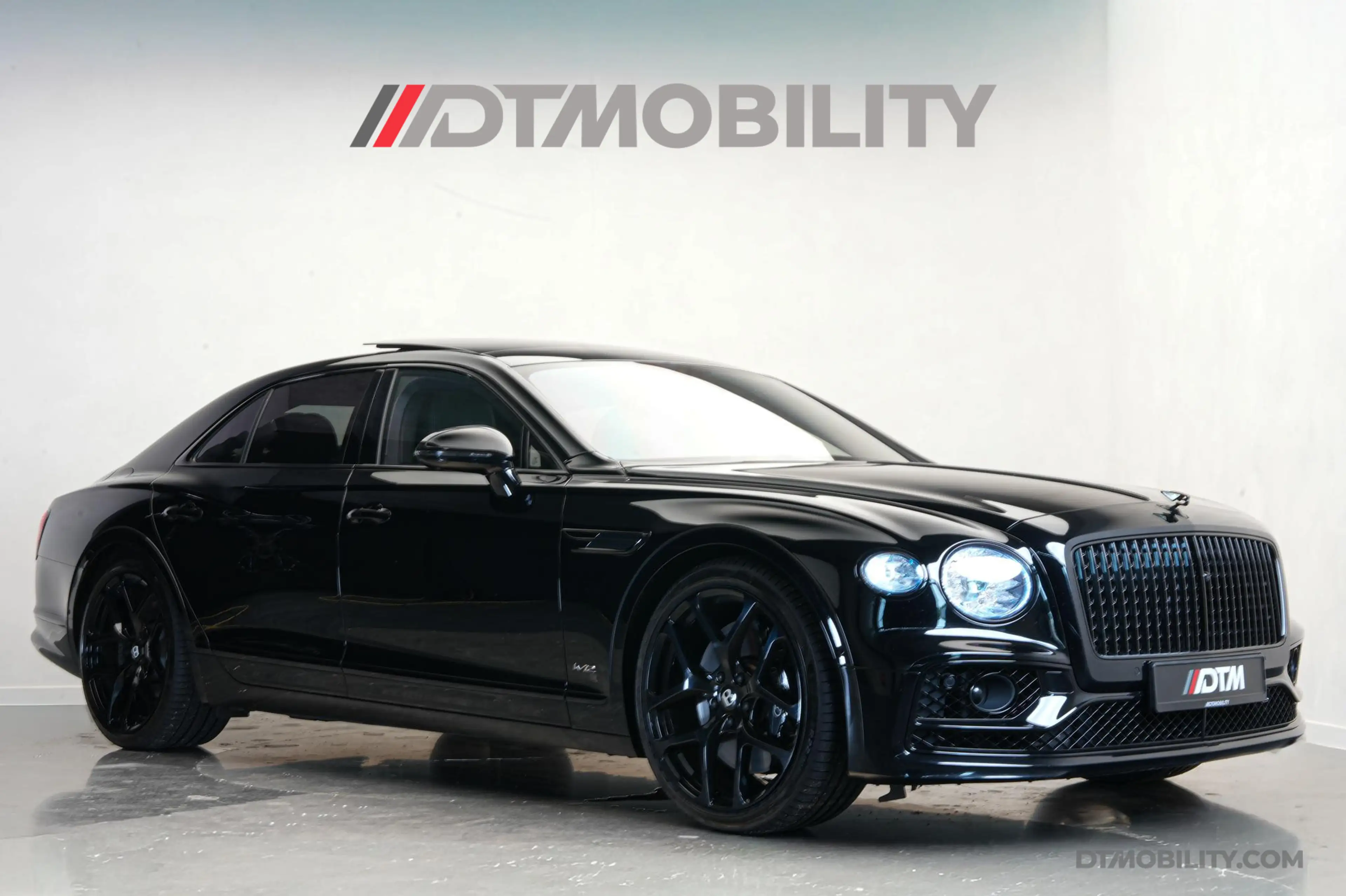Bentley Flying Spur 6.0 W12 Mulliner | Black Line | Illuminated Flying — photo 13