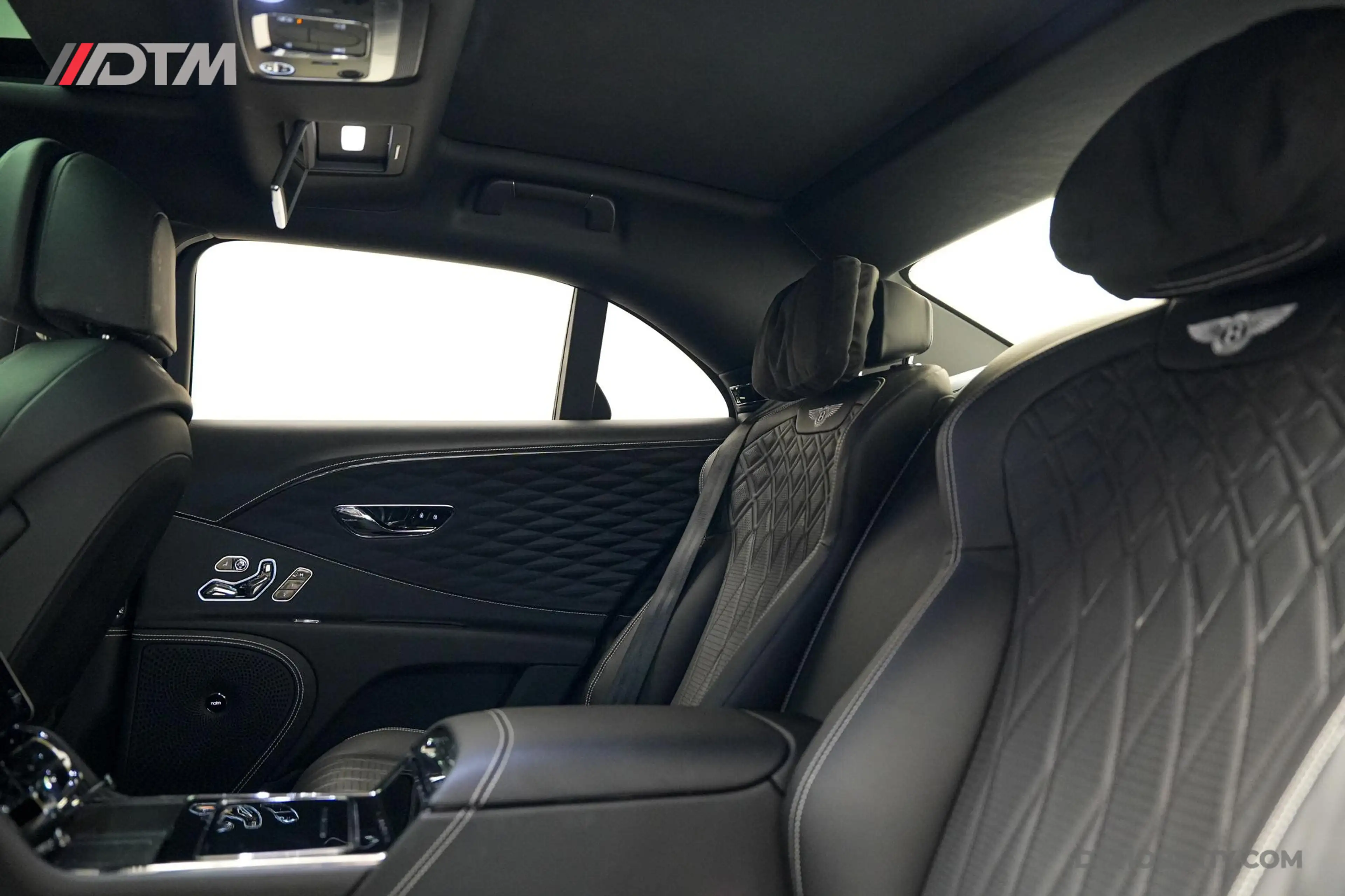 Bentley Flying Spur 6.0 W12 Mulliner | Black Line | Illuminated Flying — photo 2