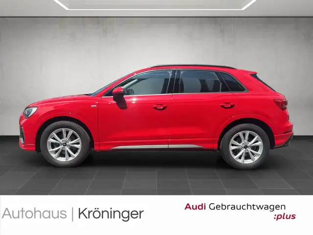 Audi Q3 view 3