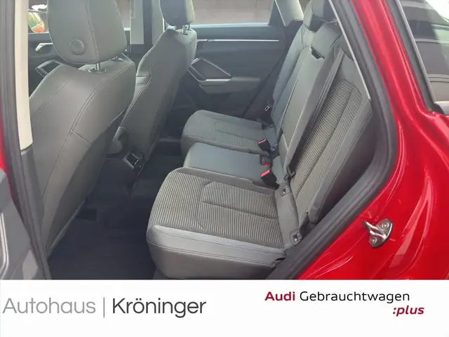 Audi Q3 view 10