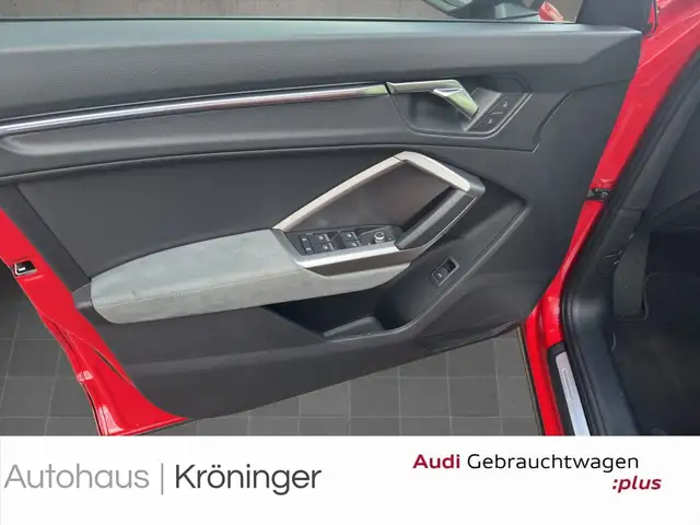 Audi Q3 view 8