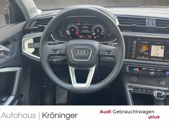 Audi Q3 view 11