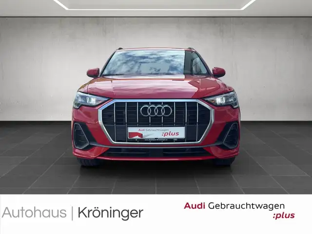 Audi Q3 view 5