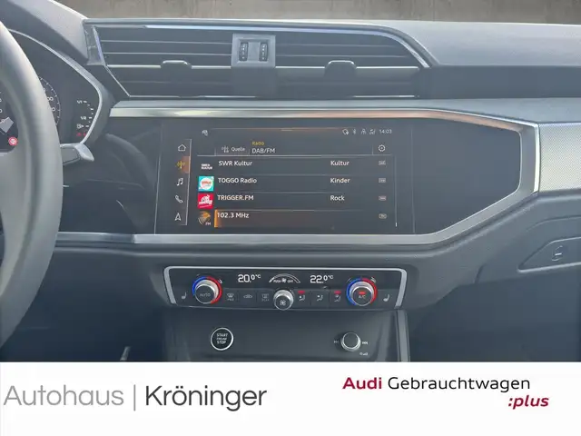 Audi Q3 view 15