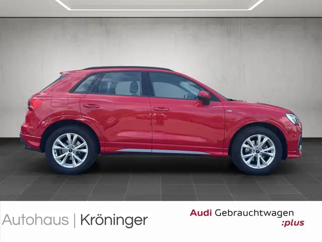 Audi Q3 view 4