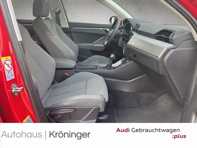 Audi Q3 view 9