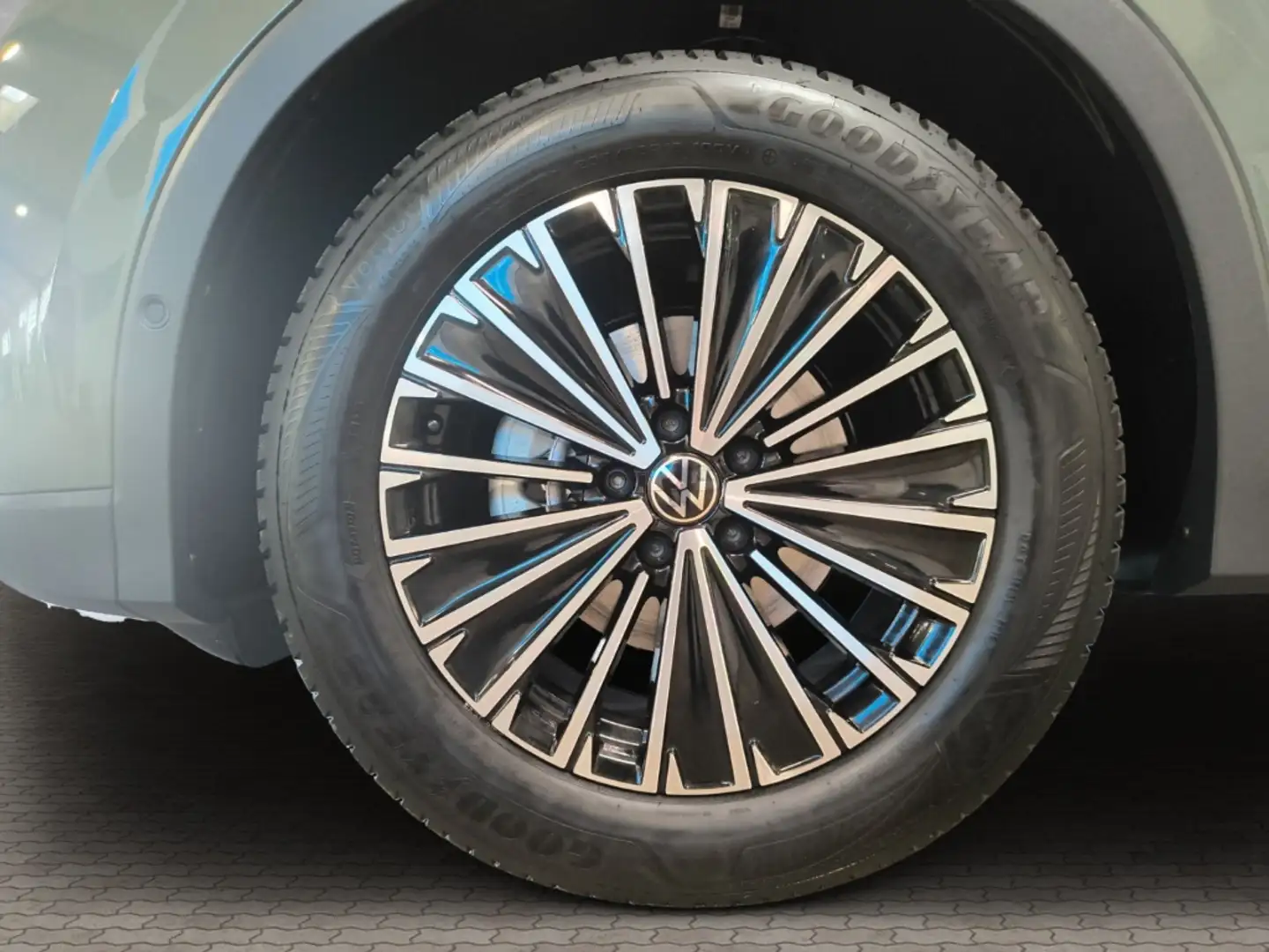 Volkswagen Tiguan 110 kW Goal 1.5 l eTSI OPF Grün - 2