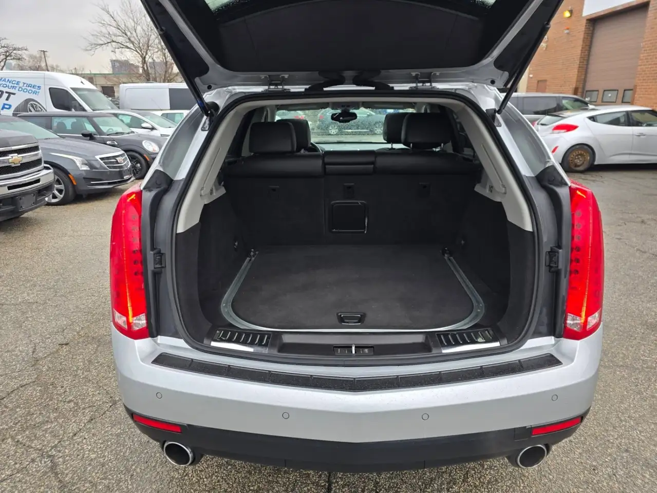 Cadillac SRX снимка Cadillac SRX