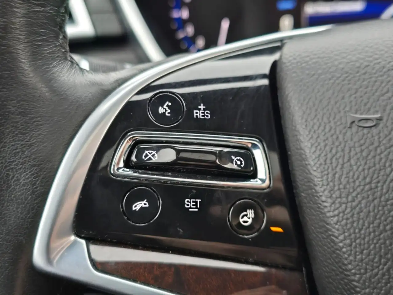 Cadillac SRX снимка Cadillac SRX