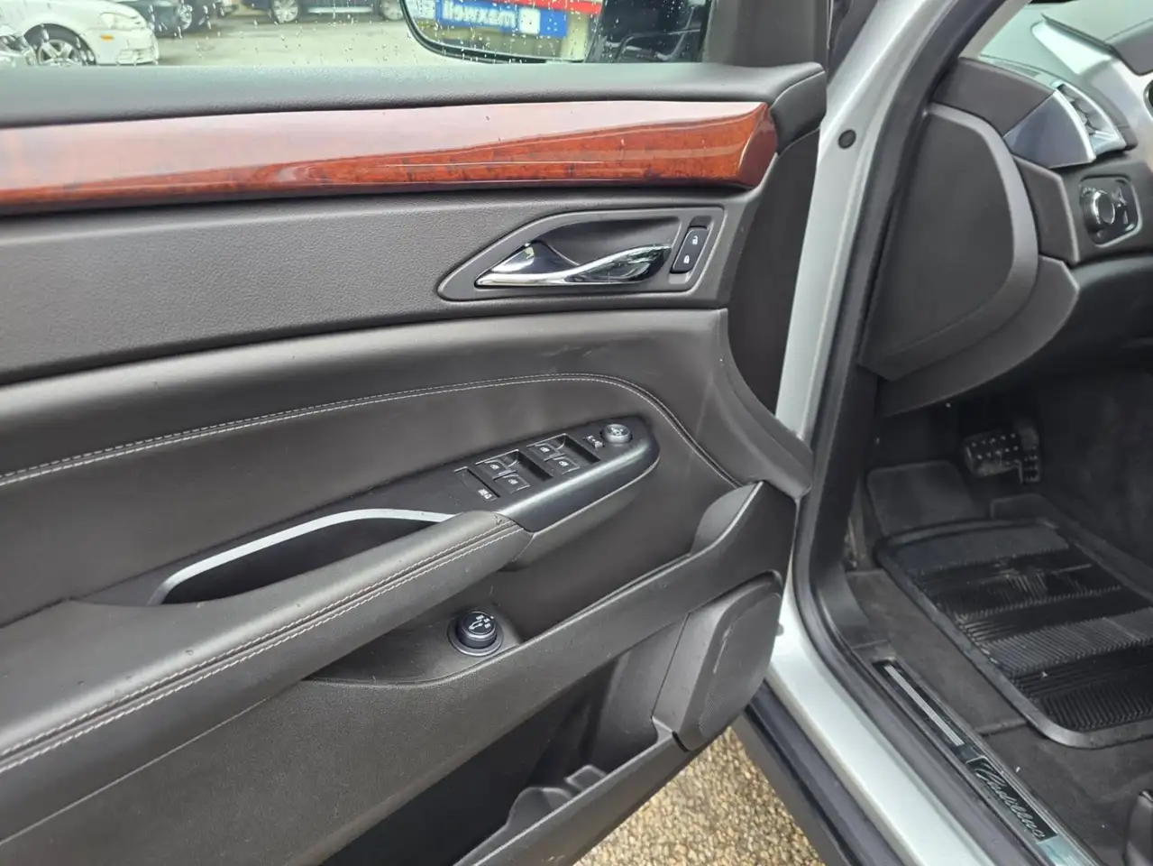 Cadillac SRX снимка Cadillac SRX