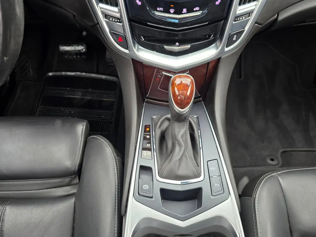 Cadillac SRX снимка Cadillac SRX