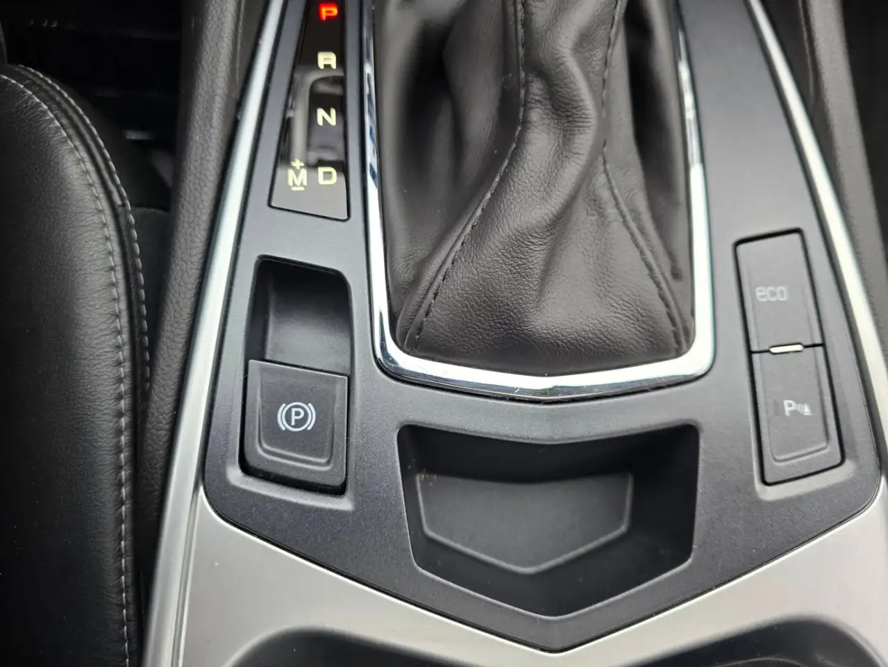 Cadillac SRX снимка Cadillac SRX