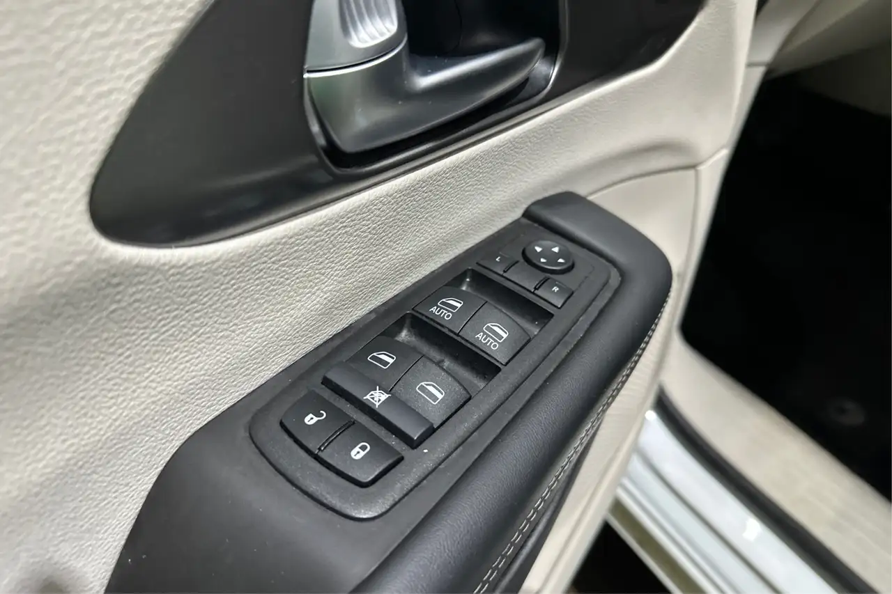 Chrysler Pacifica снимка Chrysler Pacifica