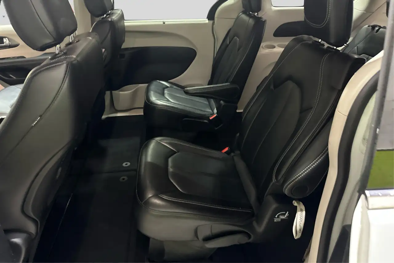 Chrysler Pacifica снимка Chrysler Pacifica