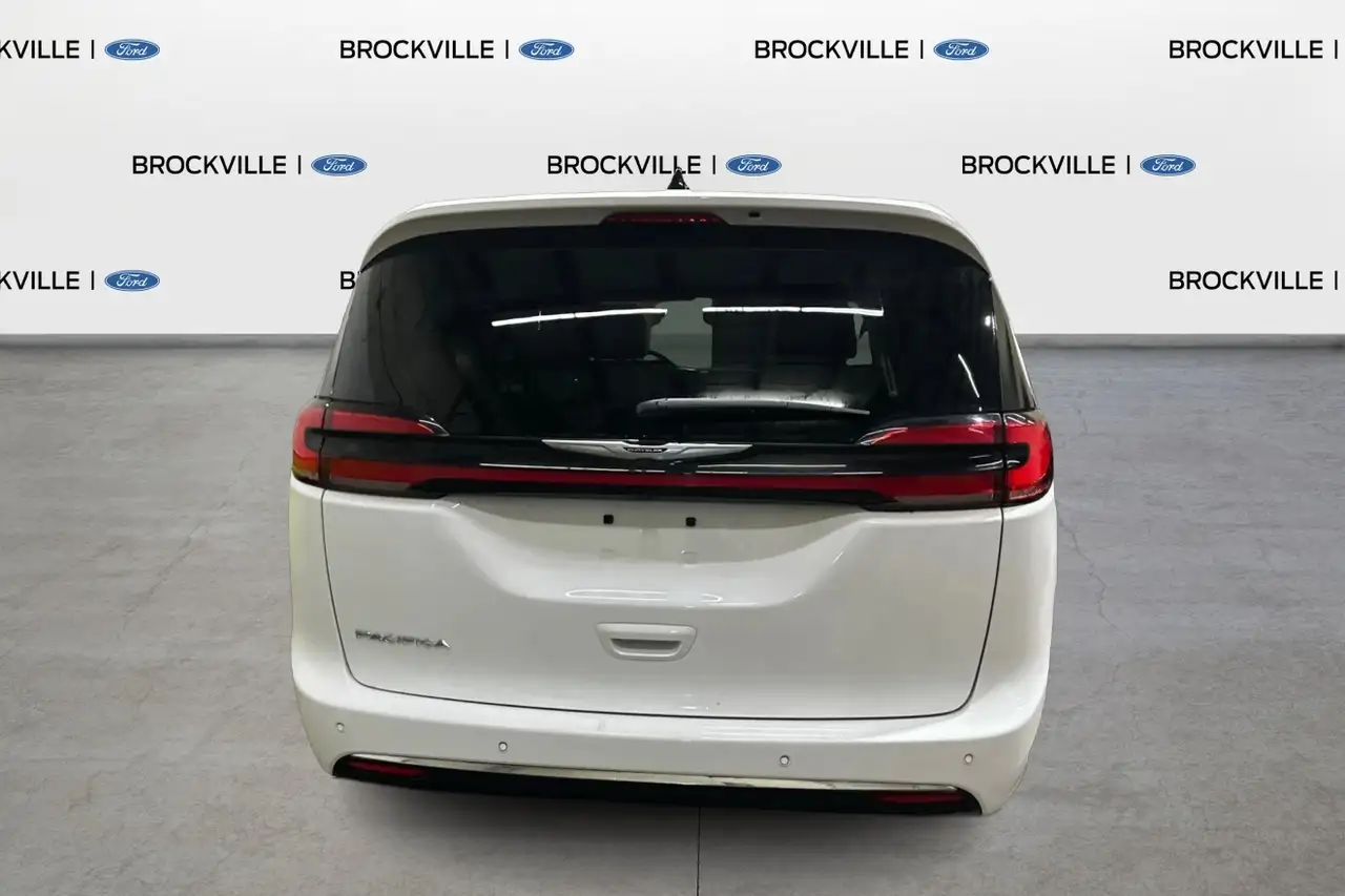 Chrysler Pacifica снимка Chrysler Pacifica