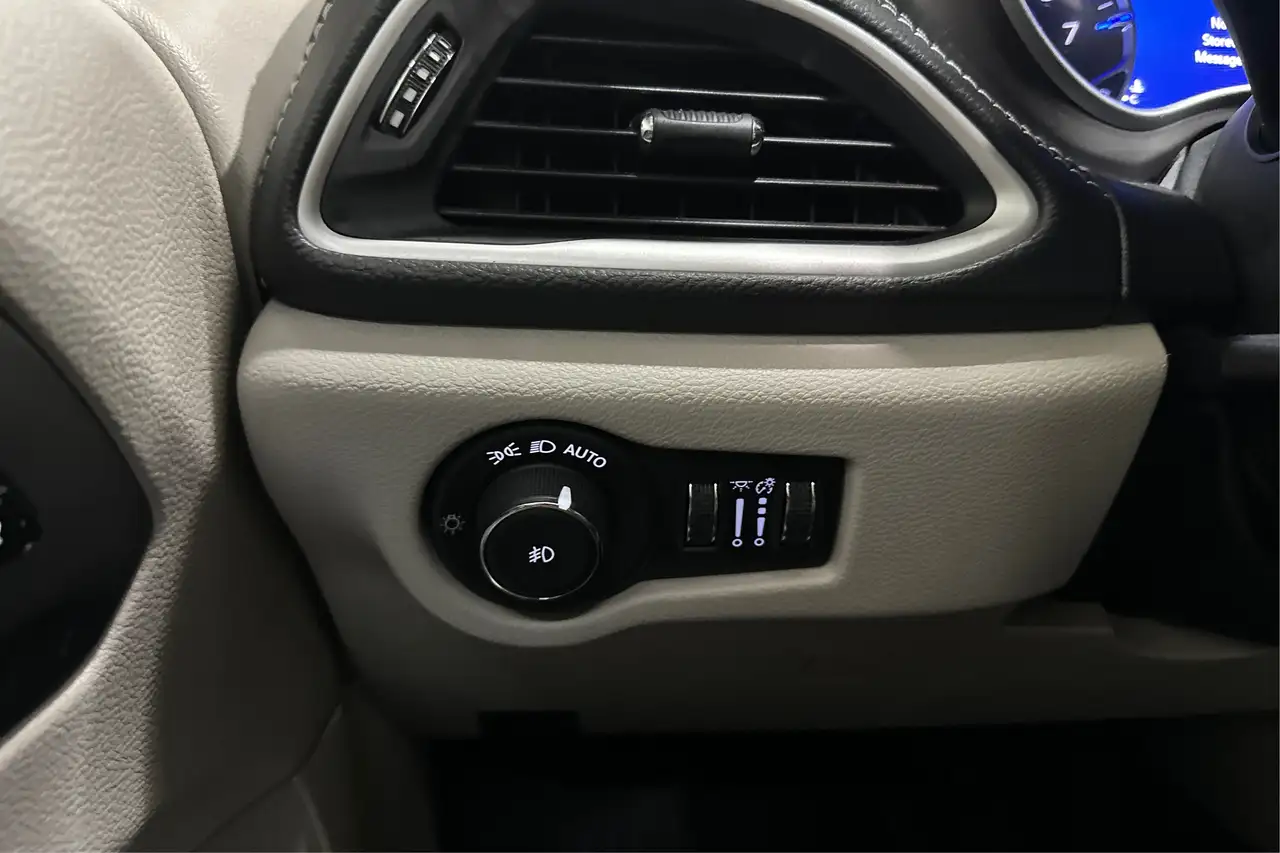 Chrysler Pacifica снимка Chrysler Pacifica