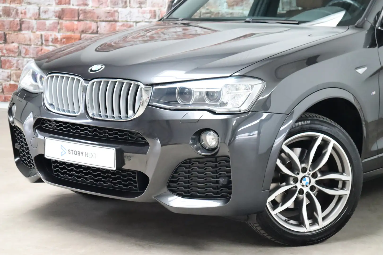 BMW X4 xDrive28i High Executive M Sport Pakket Automaat / Grijs - 2