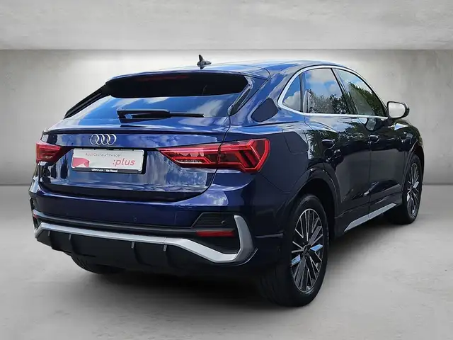 Audi Q3 view 3