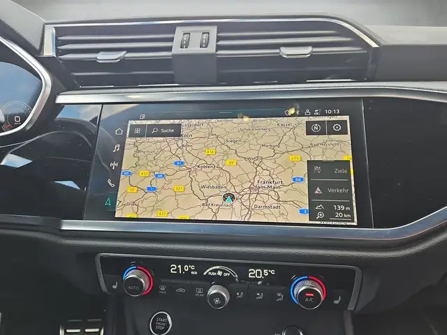 Audi Q3 view 10