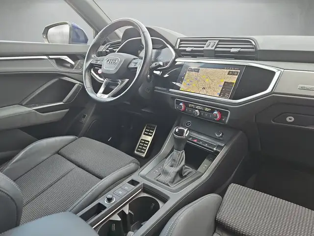 Audi Q3 view 7