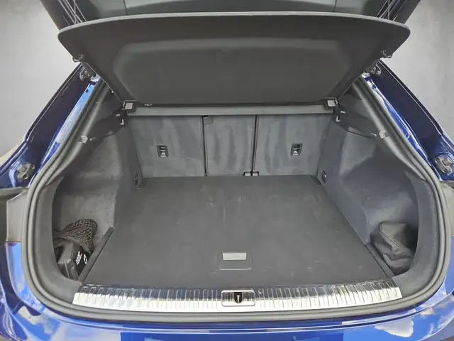 Audi Q3 view 5