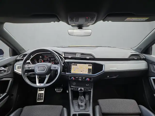 Audi Q3 view 8