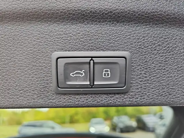 Audi Q3 view 14