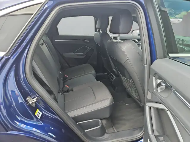 Audi Q3 view 12