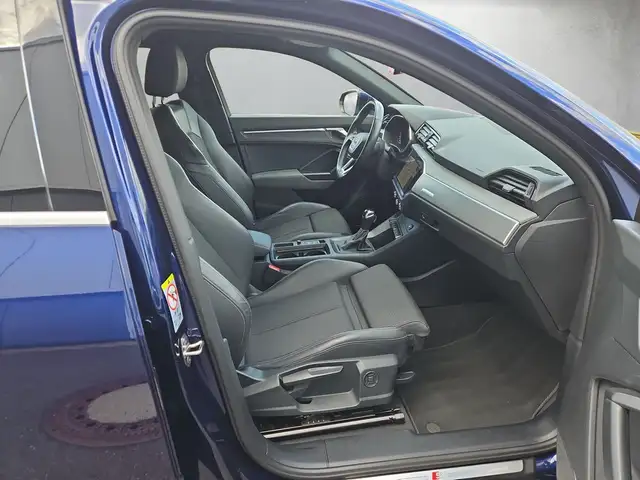 Audi Q3 view 13