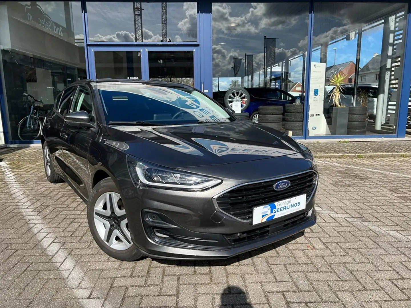 Ford Focus Connected 1.0i EcoBoost 125pk mHEV. Gris - 2