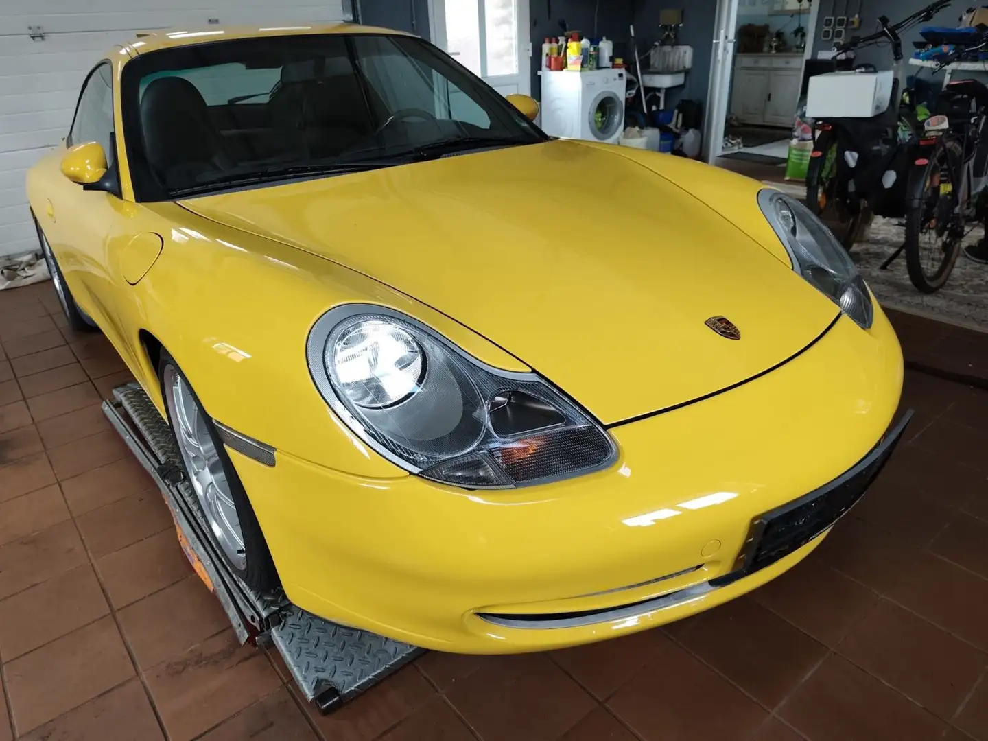 Porsche 996 Carrera Coupé °Speed-Gelb°Schalter°Wenig Km Jaune - 2