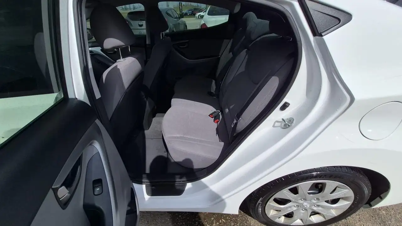 Hyundai ELANTRA снимка Hyundai ELANTRA