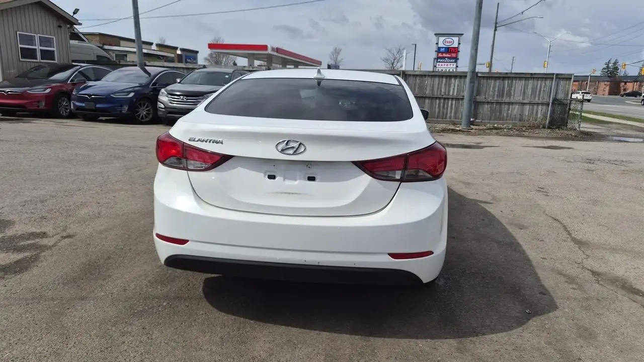 Hyundai ELANTRA снимка Hyundai ELANTRA