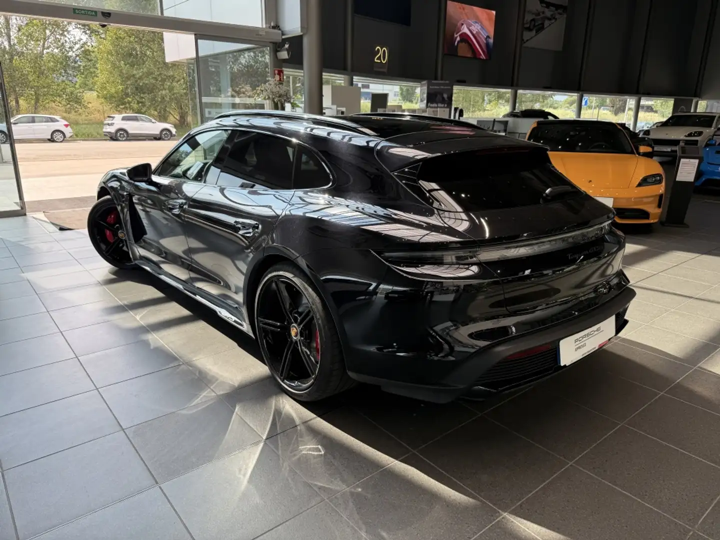 Porsche Taycan GTS Sport Turismo Negro - 2