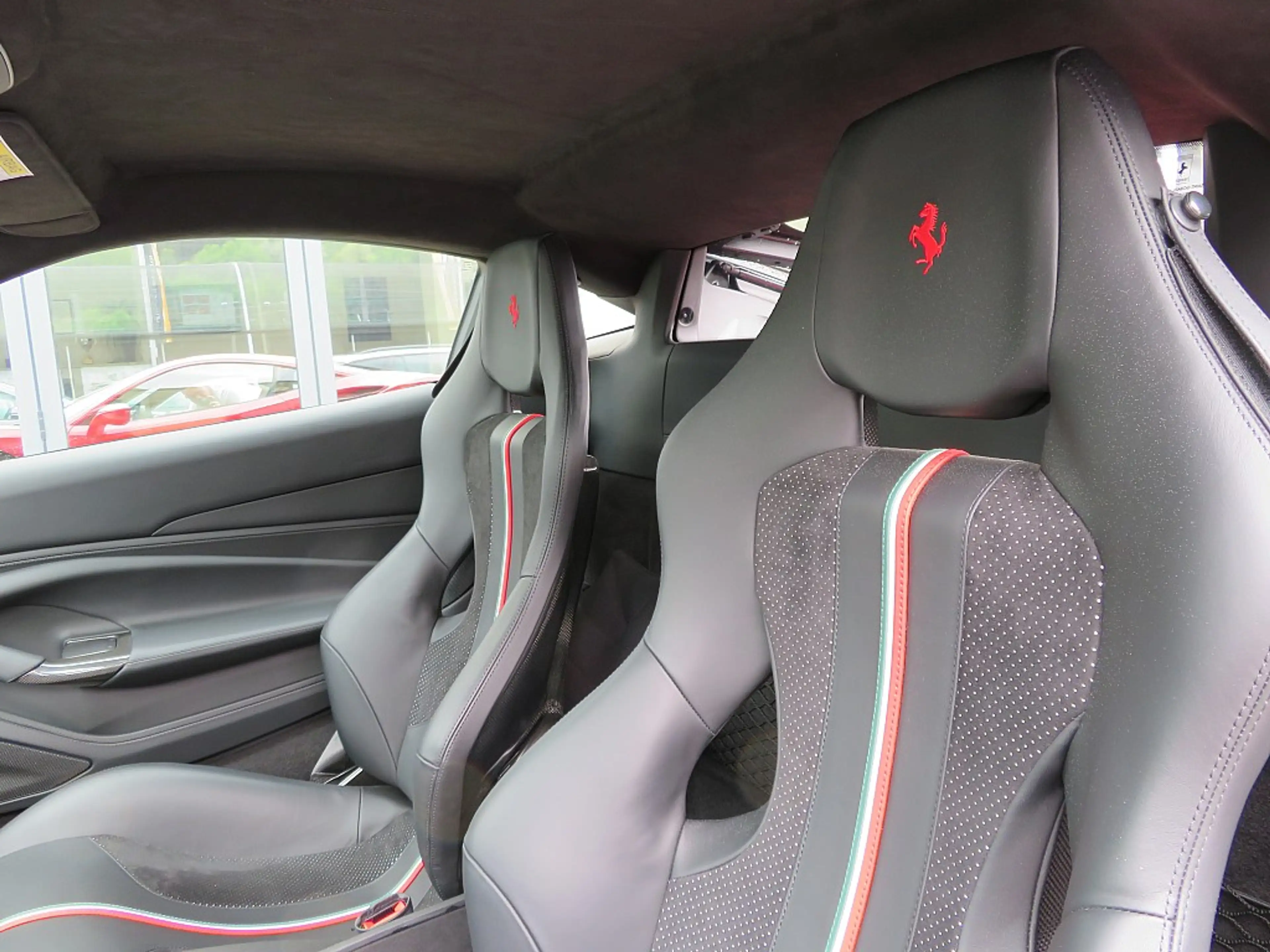 Ferrari F8 Tributo TRICOLORE EDITION CARBON LED RACINGSITZE LIFTSY... — photo 13