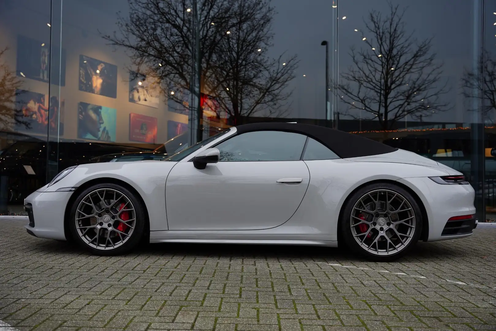 Porsche 992 992 Cabriolet 3.0 Carrera 4 S Krijtgrijs Sportuitl Grau - 2