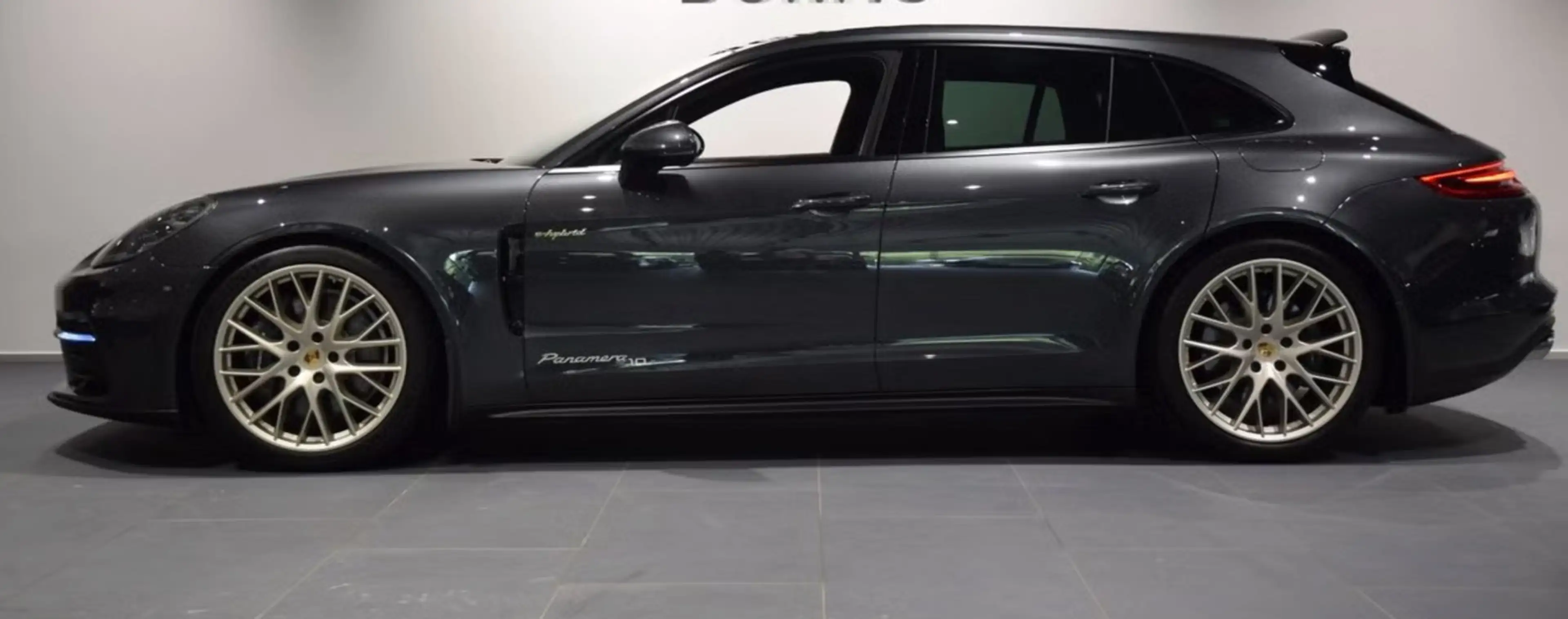 Porsche Panamera Sport Turismo 4 E-Hybrid Edition 10 Jahre — photo 2