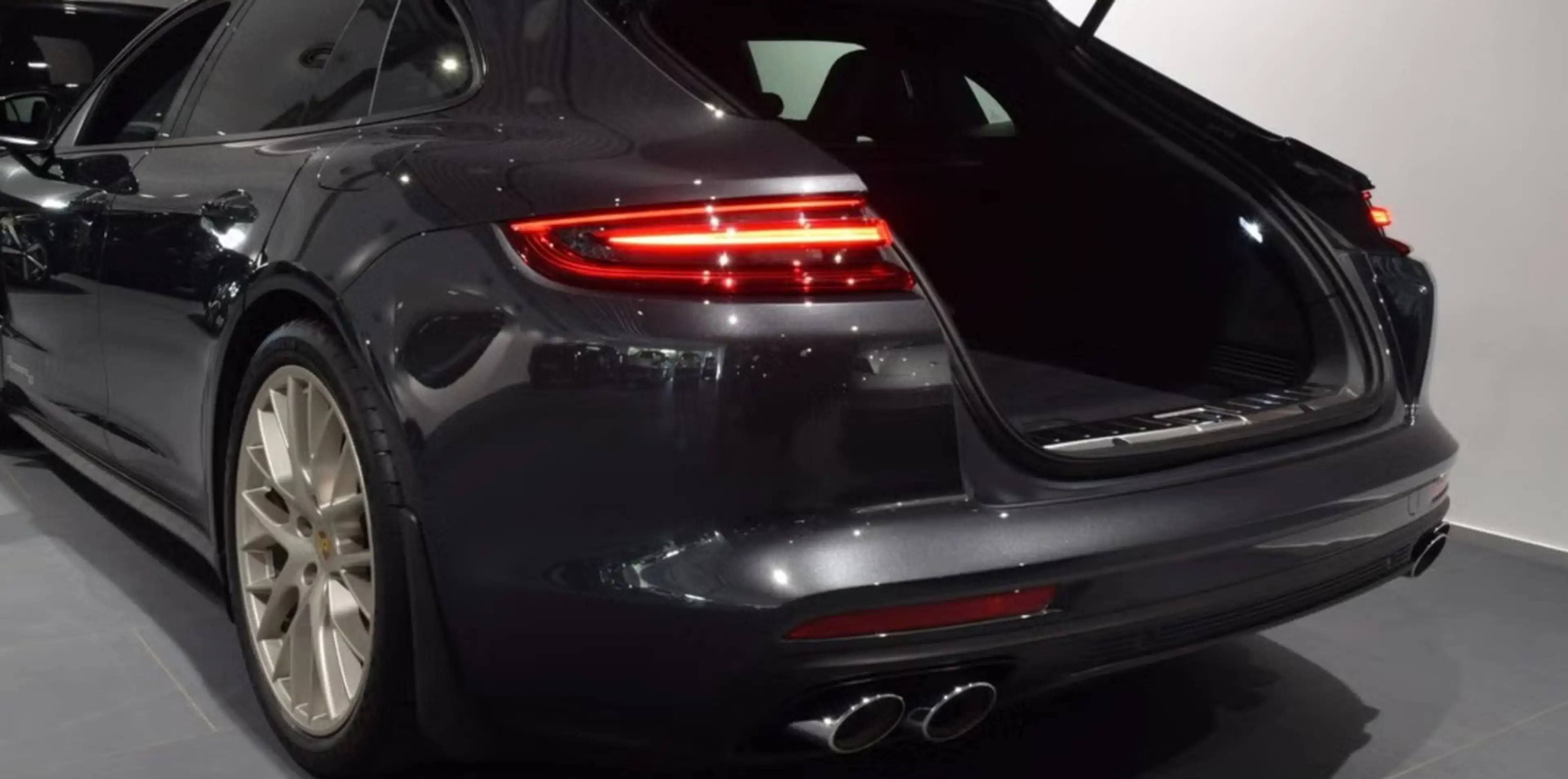 Porsche Panamera Sport Turismo 4 E-Hybrid Edition 10 Jahre — photo 3