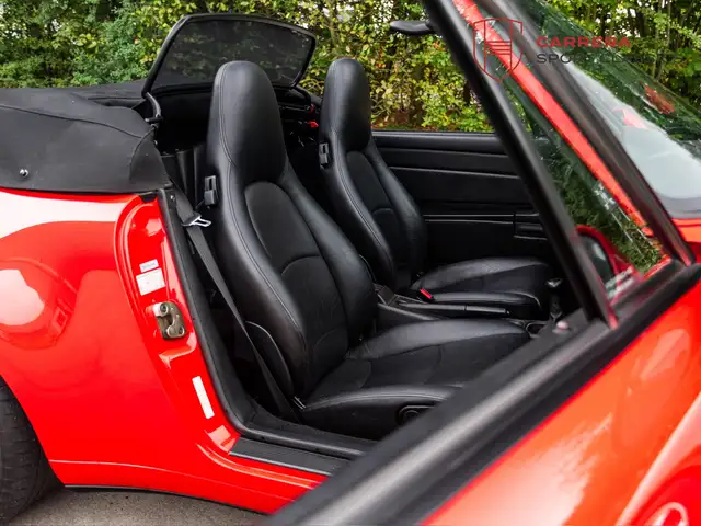 Porsche 911 view 11