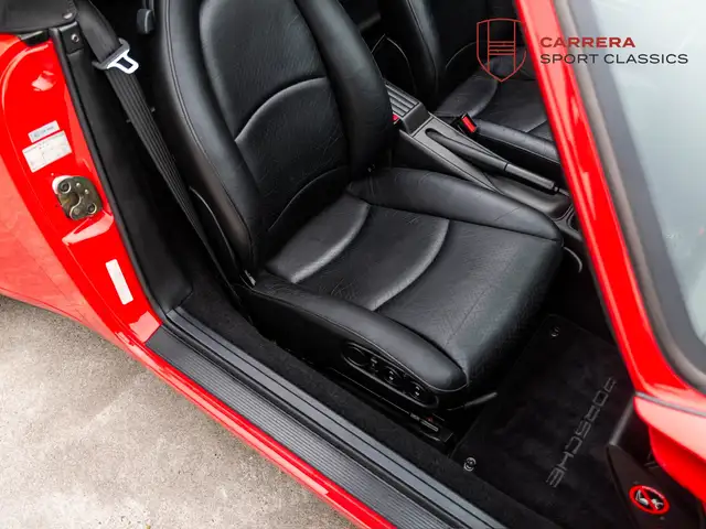 Porsche 911 view 7