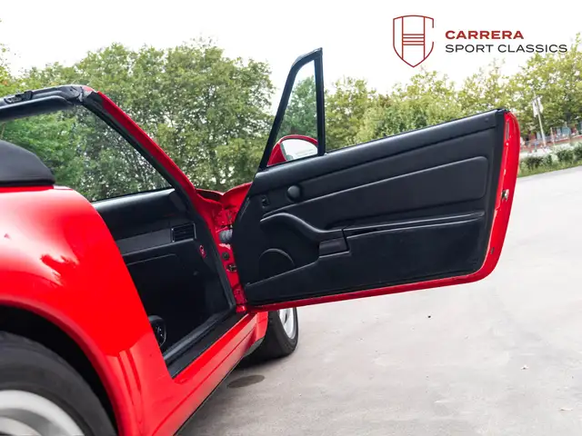 Porsche 911 view 12